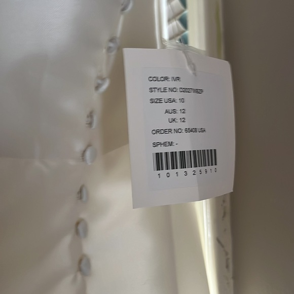 Essence of Australia long train, mermaid wedding dress. Never worn with tags. - Picture 5 of 6